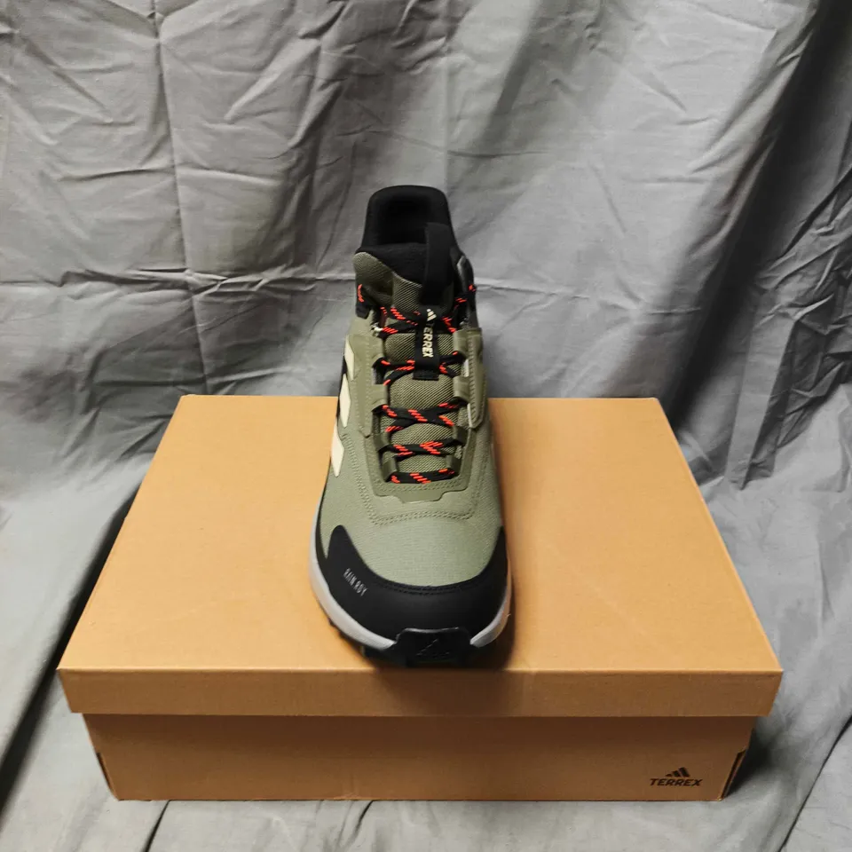 BOXED PAIR OF ADIDAS TERREX HIKING SHOES – KHAKI/BLACK - SIZE 12 