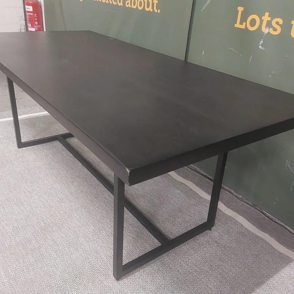 QUALITY EX-SHOWROOM BLACK WOODEN DINING TABLE RESTING ON A METAL FRAME 