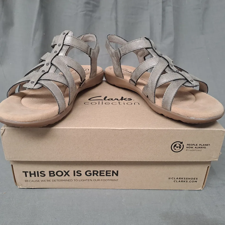 BOXED PAIR OF CLARKS ELIZABELLE SKY OPEN-TOE SANDALS IN METALLIC PEWTER UK SIZE 5.5