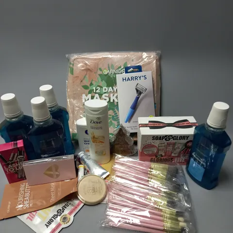 APPROXIMATELY 16 ASSORTED COSMETICS ITEMS TO INCLUDE BOOTS EVERYDAY MOUTHWASH (500ml), SOAP & GLORY THE GLORIOUS FIVE, HARRYS INDIGO BLUE SHAVER, ETC