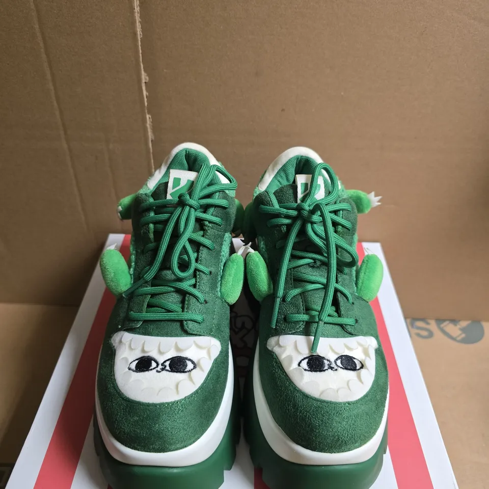 BOXED PAIR KOI X KETNIPZ BEANZILLA PLATFORM TRAINERS - GREEN, UK4