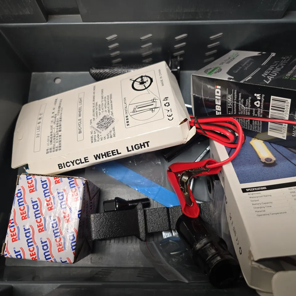 APPROXIMATELY 6 ASSORTED ITEMS TO INCLUDE - GLOWPAD , OIL FILM 2.0 BRUSH , GASKETS ETC