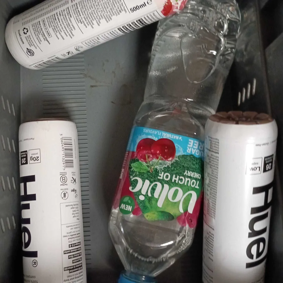 APPROXIMATELY 8 ASSORTED FOOD/DRINK PRODUCTS TO INCLUDE HUEL DRINKS, RUDE HEALTH OAT, RICE PUDDING ETC 