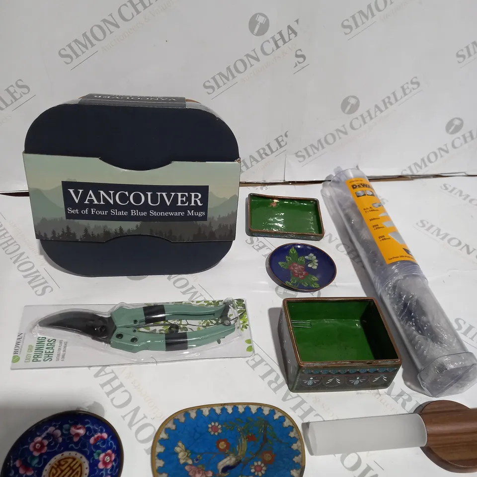 BOX OF ASSORTED ITEMS APPROXIMATELY 15 TO INCLUDE VANCOUVER BLUE STONEWARE MUGS, PRUNING SHEARS, DRILL & CHISEL SET