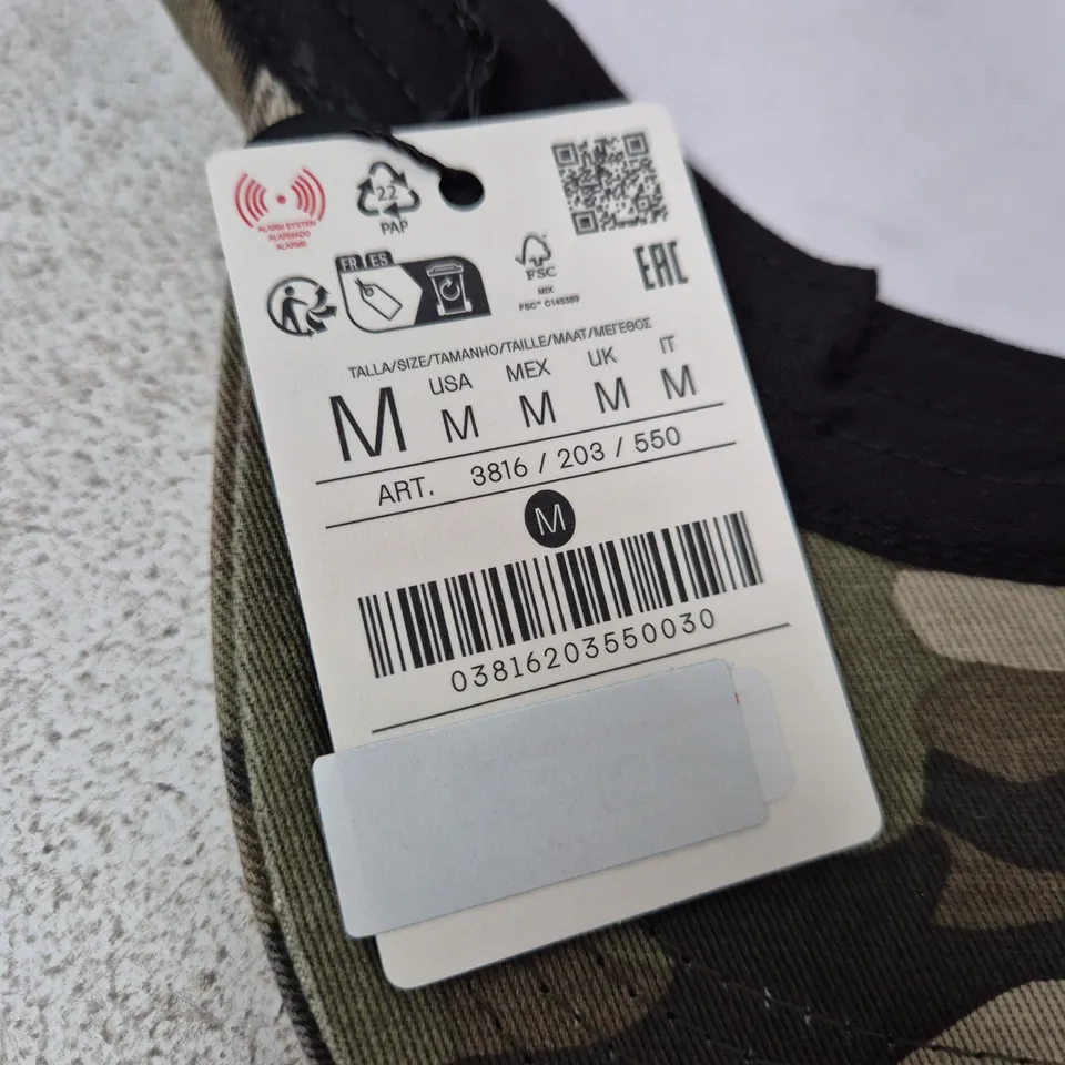 STRADIVARIUS CAMOUFLAGE CAP WITH PINK 'NEW YORK' EMBROIDERY – UK M