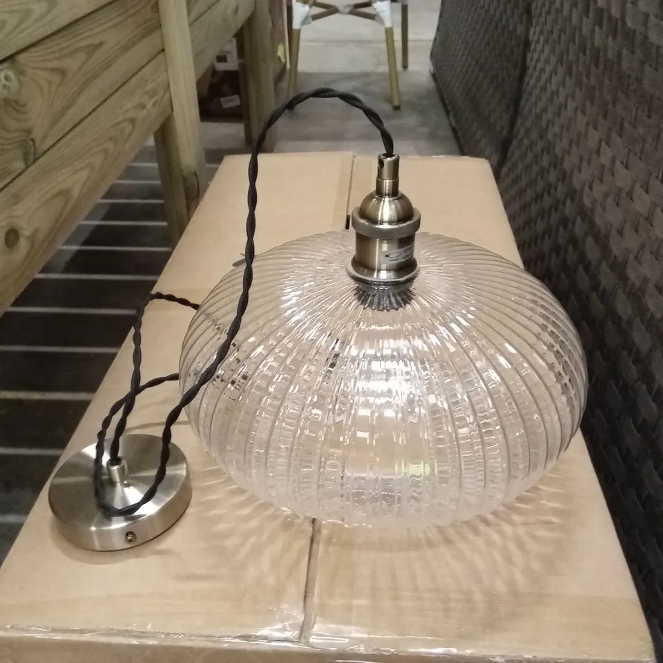 BOXED 1-LIGHT PENDANT