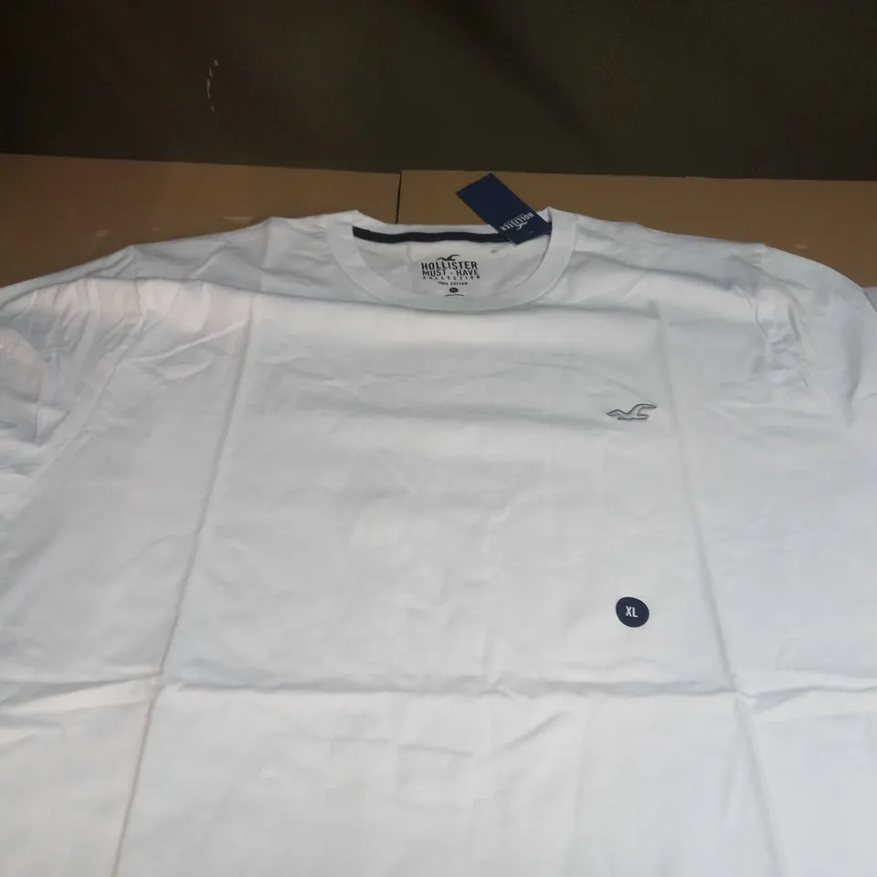 HOLLISTER LOGO T-SHIRT SIZE XL