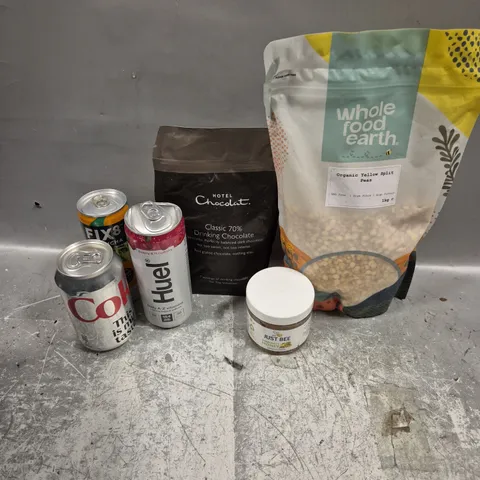 APPROXIMATELY 15 ASSORTED FOOD/DRINK PRODUCTS TO INCLUDE SPLIT PEAS, DRINKING CHOCOLATE, HUEL DRINK ETC
