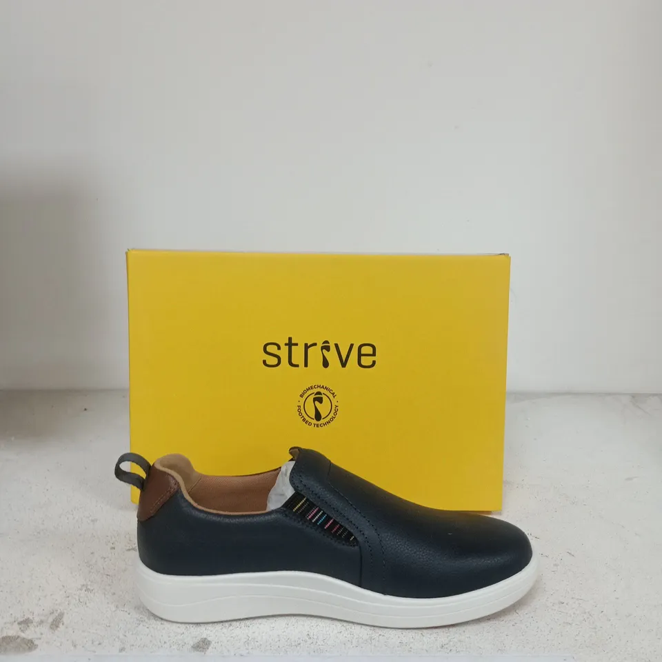 STRVE SLIP-ON TRAINERS – BLACK UK SIZE 7