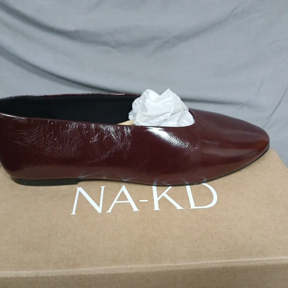 BOXED NA-KD AUBERGINE PATENT LEATHER BALLET FLATS – UK 6 (EU 39) 