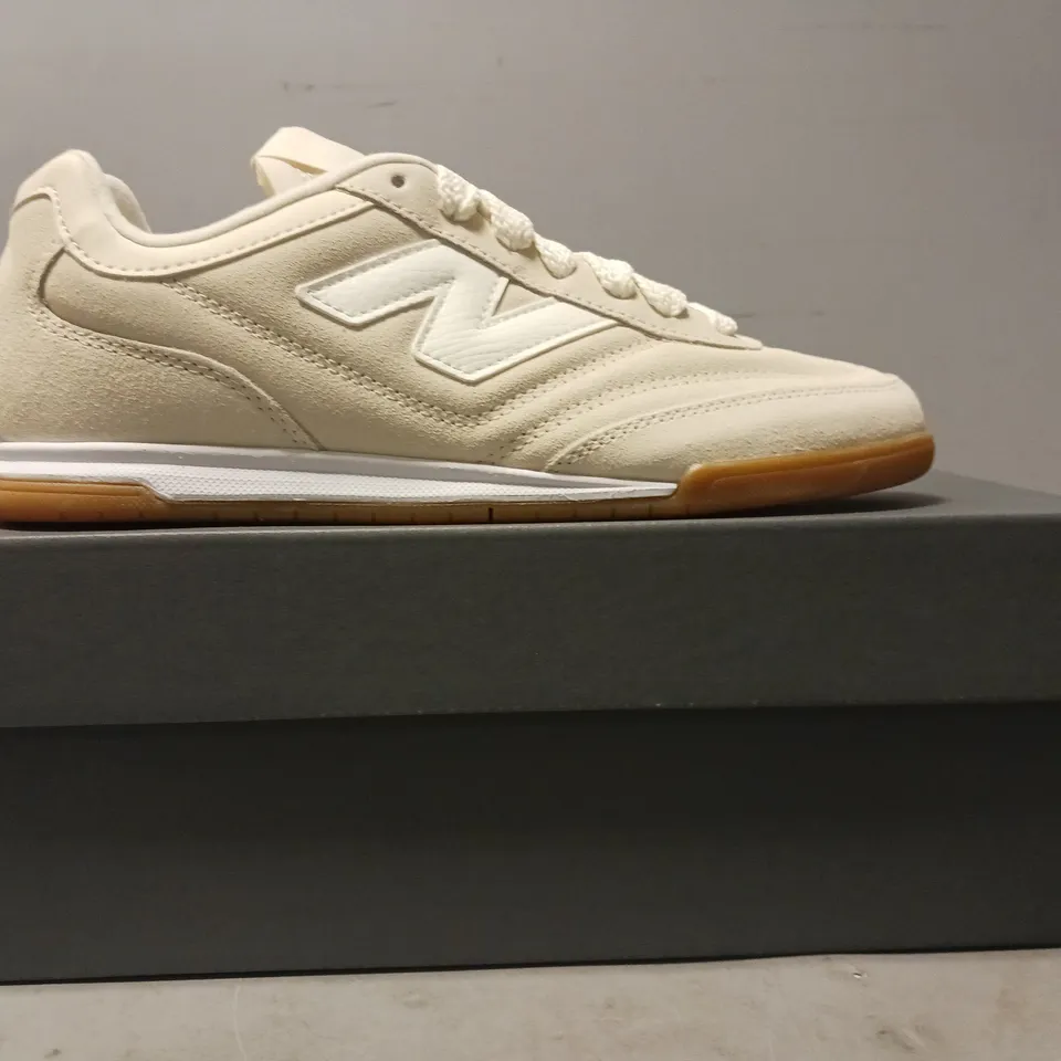 BOXED PAIR OF NEW BALANCE RC42 SHOES IN CREAM UK SIZE 6