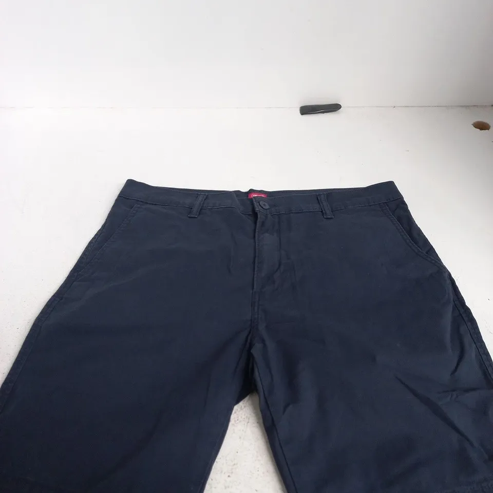 LEVI'S XX CHINO SHORTS – NAVY, UK 34 (W34)