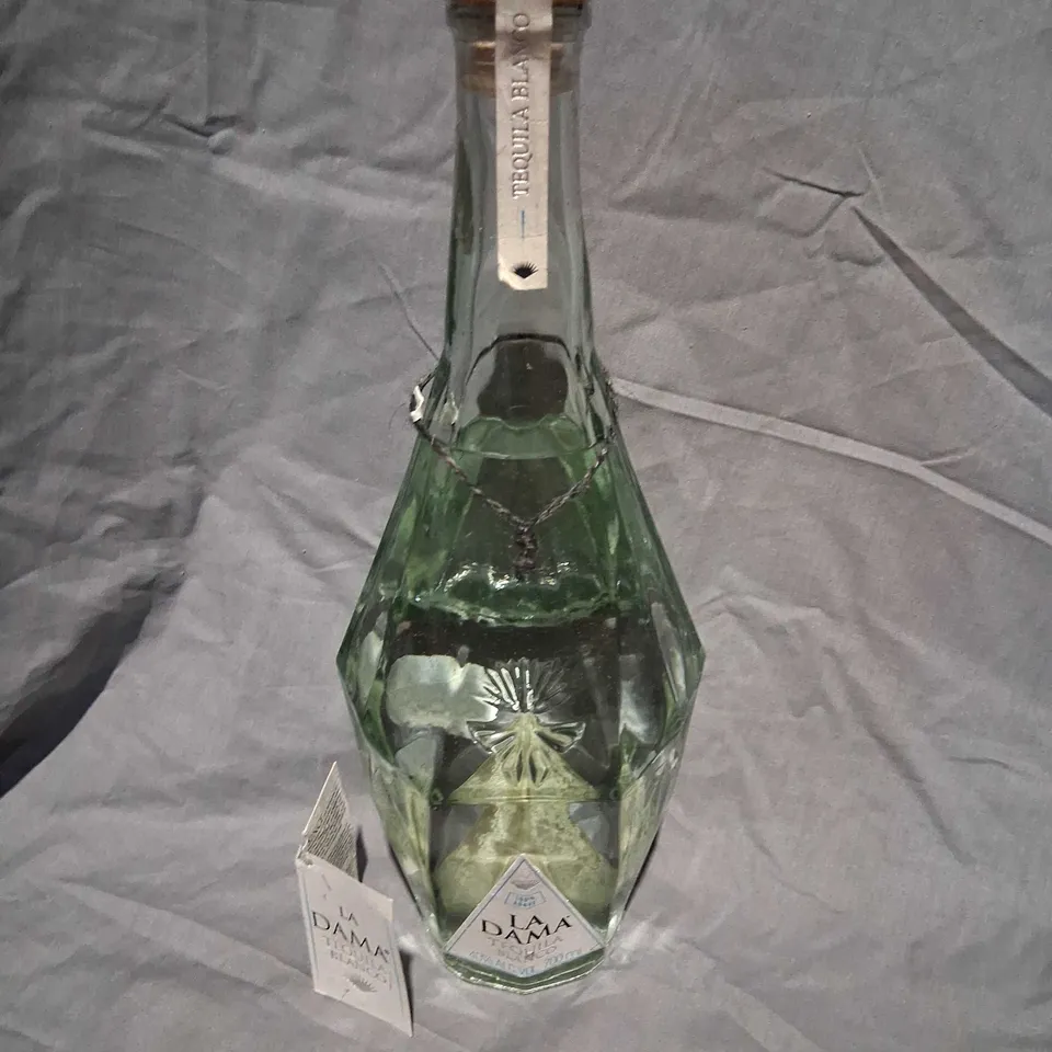 LA DAMA TEQUILA BLANCO 700 ML 40% ABV