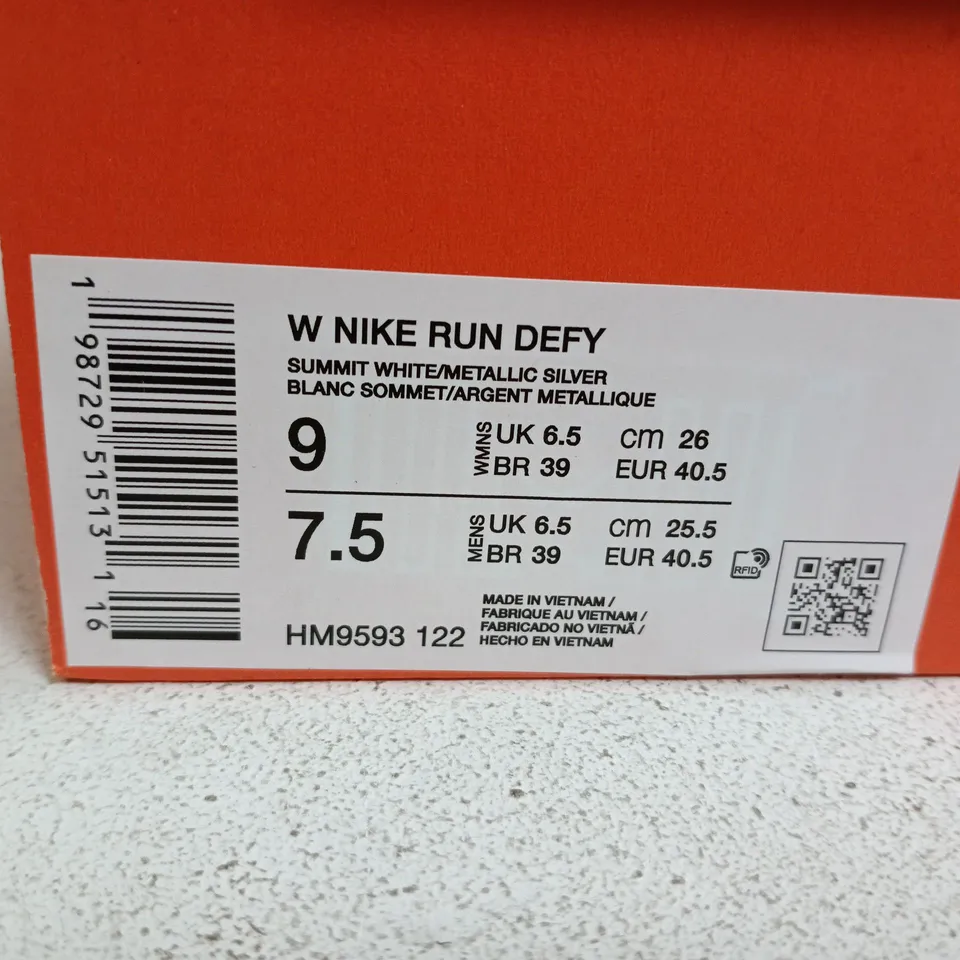 NIKE RUN DEFY SIZE 6.5