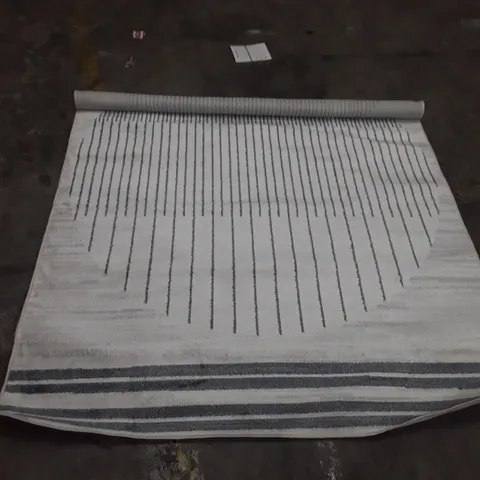 QUALITY DESIGNER AREA RUG 195X140CM APPROXIMATELY