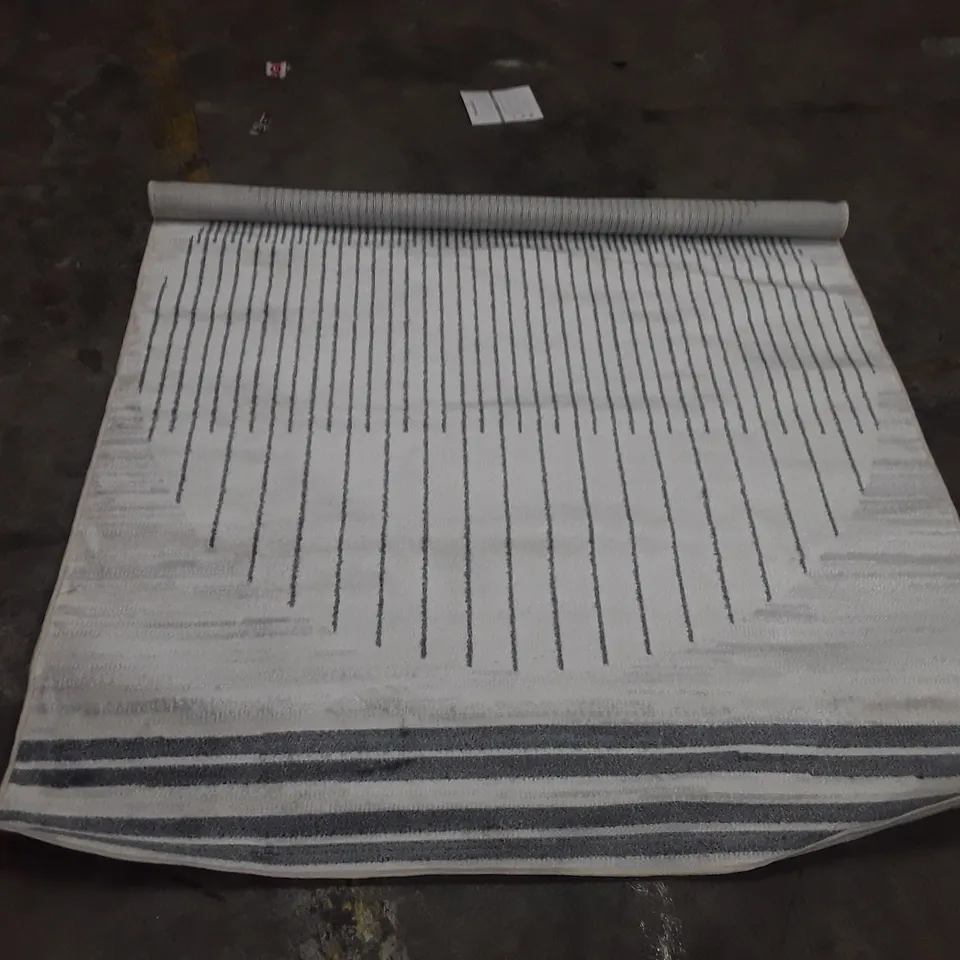 QUALITY DESIGNER AREA RUG 195X140CM APPROXIMATELY 