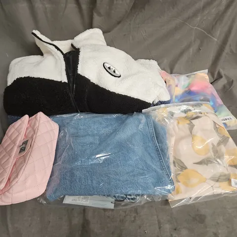BOX OF APPROXIMATELY 20 ASSORTED CLOTHING ITEMS TO INCLUDE JEANS, JACKET, BAG, ETC