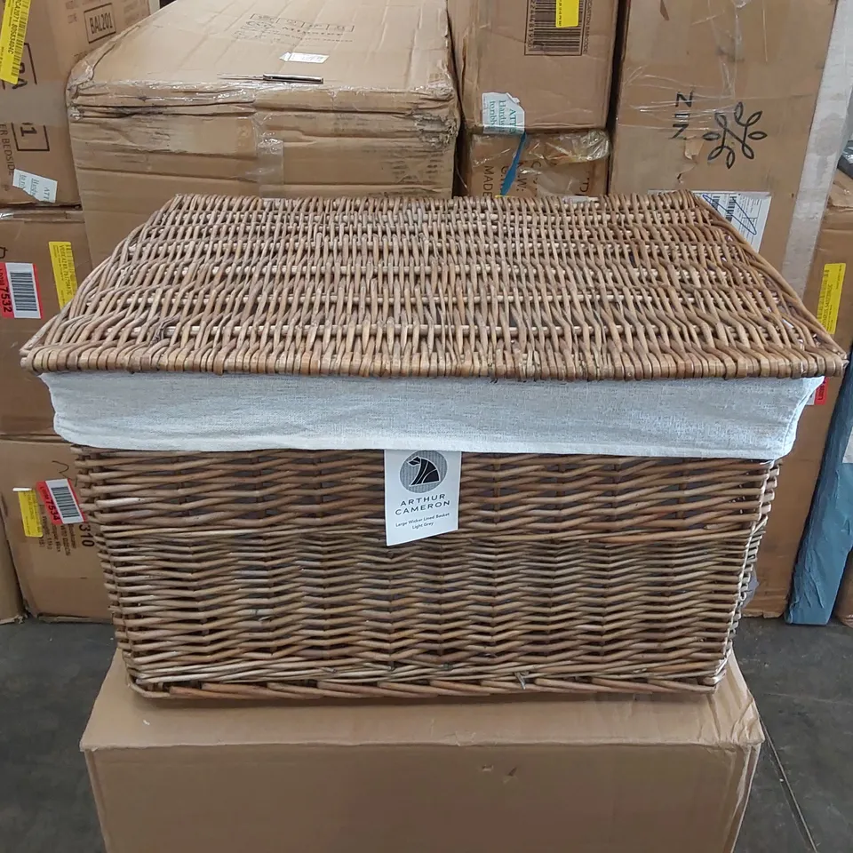 BOXED RECTANGULAR WICKER STORAGE BASKET WITH LID AND REMOVABLE LINING (1 BOX)