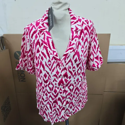 SOSANDER WOMEN'S PINK AND WHITE GEOMETRIC PRINT SHIRT DRESS – SHORT SLEEVES SIZE 12