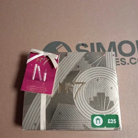 NO7 PRO ARTIST LASHES TO THE KIT GIFT SET – LIPSTICK, MASCARA & LIP GLOSS