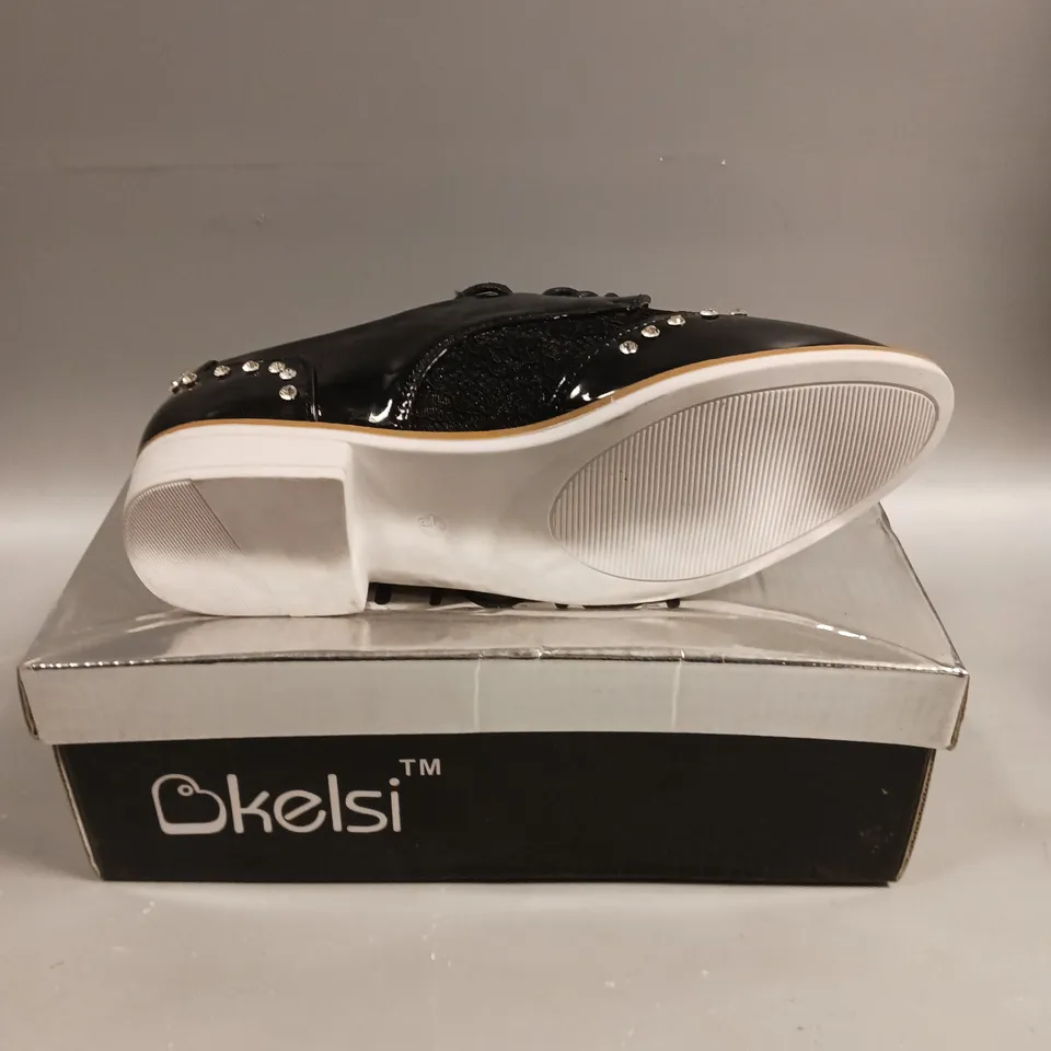 BOXED PAIR OF KELSI LACED SEQUINED SHOES IN BLACK - 4