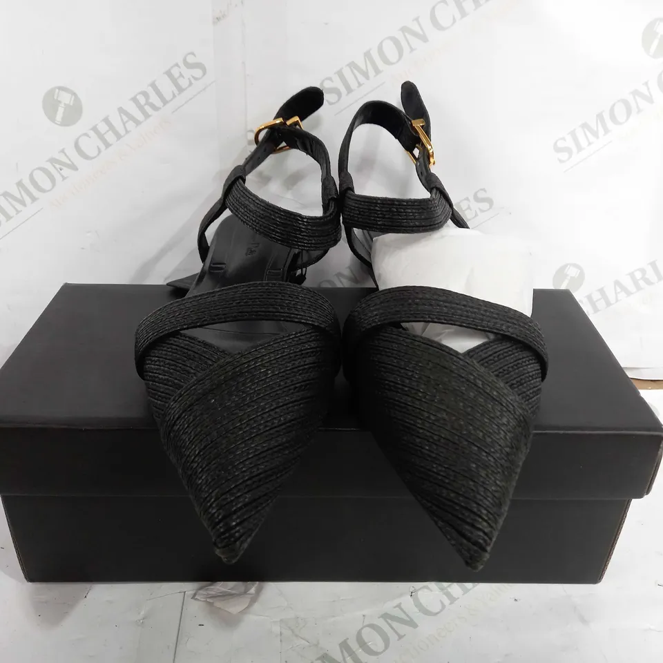 BOXED PAIR OF MASSIMO DUTTI POINTED TOE STRAP UP SANDALS IN BLACK - EU 40