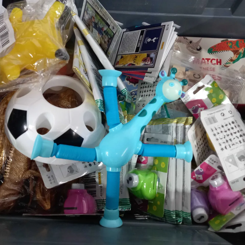 BOX OF APPROX 20 ASSORTED TOYS TO INCLUDE - INTEX WET SET - PANINI PREMIRE LEAGUE SOCCER TRADING CARDS - TECK DECKS ECT