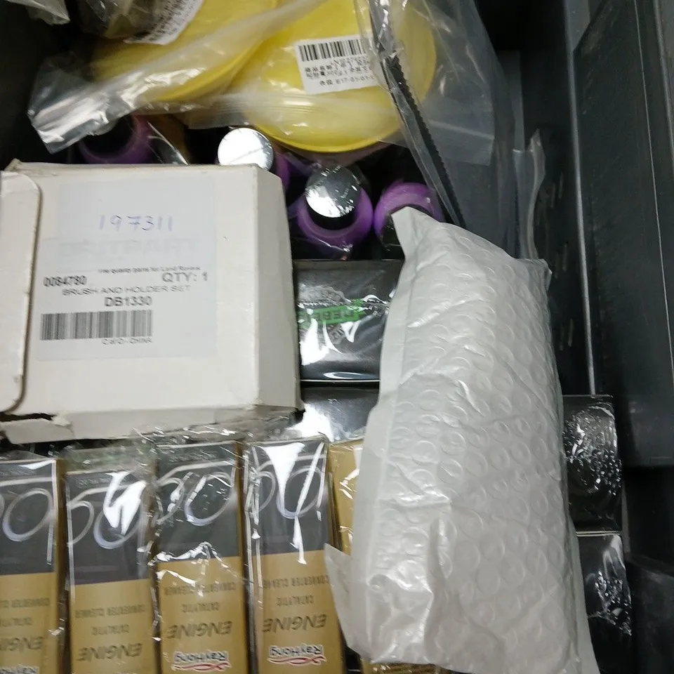 APPROXIMATELY 10 ASSORTED CAR ACCESSORIES TO INCLUDE OIL FILM BRUSH - WHEEL CYLINDER - REAR VIEW MIRROR ANTI-GLARE - ETC
