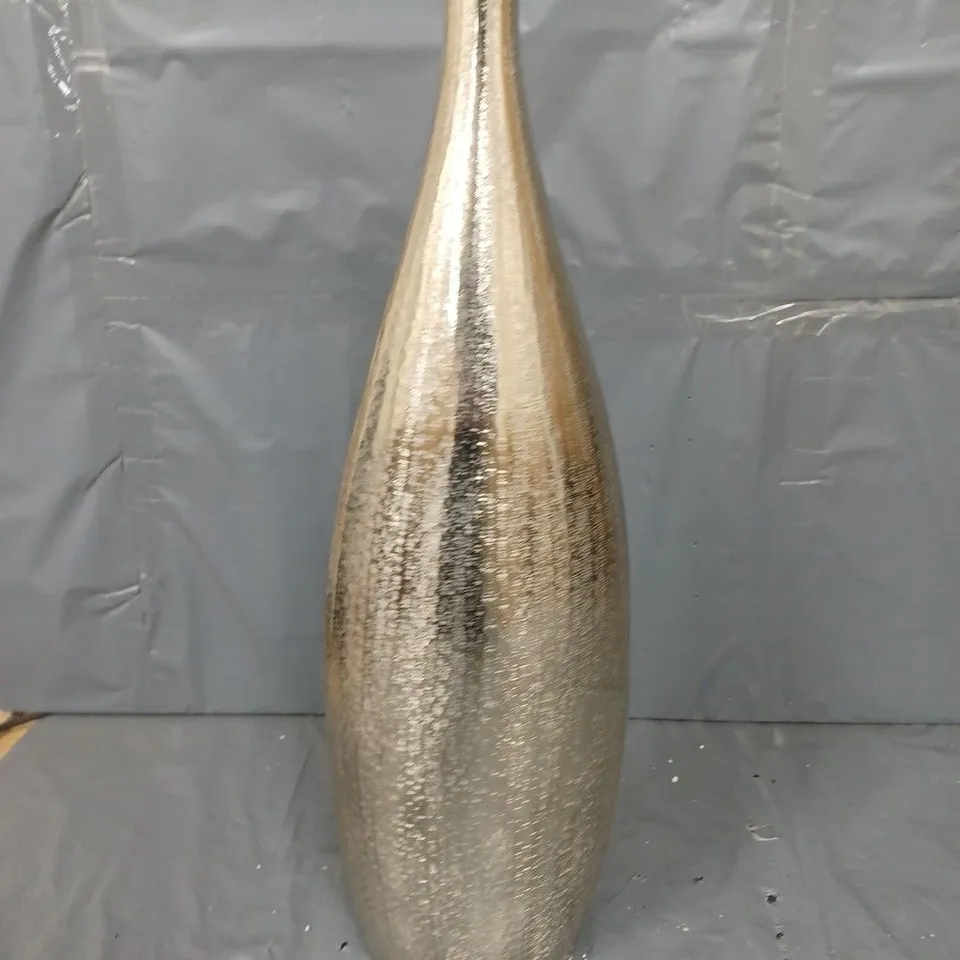 LARGE BRUSH EFFECT VASE IN CHROME COLOUR