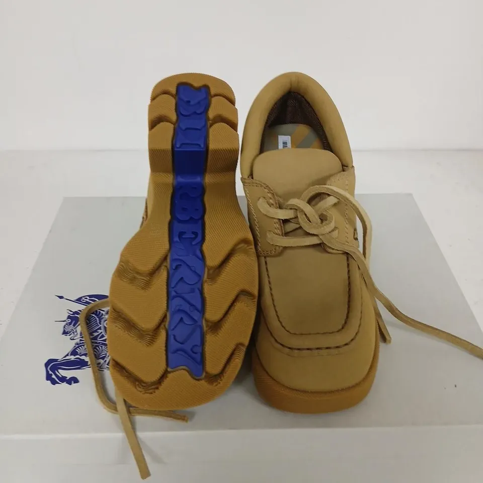 BURBERRY CREEPER LACE-UP SHOES – MANILLA, UK 7 (EU 40)