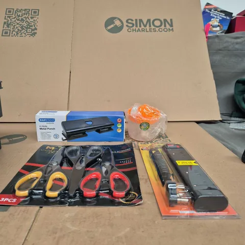 TOTE OF APPROXIMATELY 5 ASSORTED ITEMS INCLUDING RAPESCO 4 HOLE METAL PUNCH, MAGNIFICENCE 7 STAR 3 PACK OF KITCHEN SCISSORS AND LINK POWER STRIP
