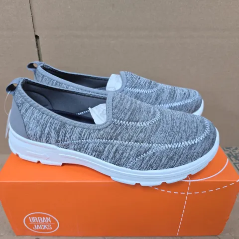 BOXED PAIR OF URBAN JACKS GEORGIA SHOES IN GREY - SIZE 7