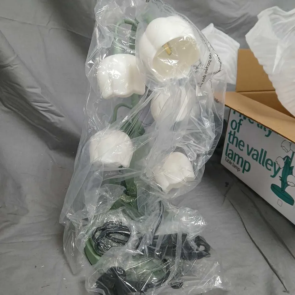 FIVE LILY OF THE VALLEY TABLE LAMP – BOXED