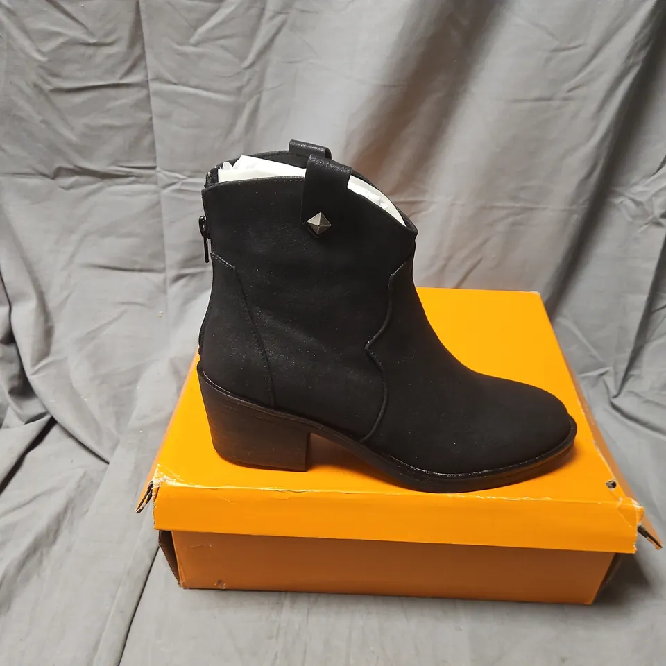 BOXED ROCKET DOG YOLANDA ROADIE PU BLACK ANKLE BOOT – UK 6 (EU 39) WOMEN
