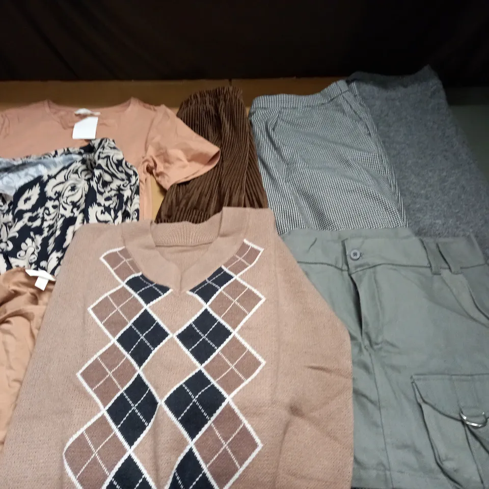 LARGE QUANTITY OF ASSORTED CLOTHING ITEMS TO INCLUDE H&M, BOOHOO AND LIU.JO
