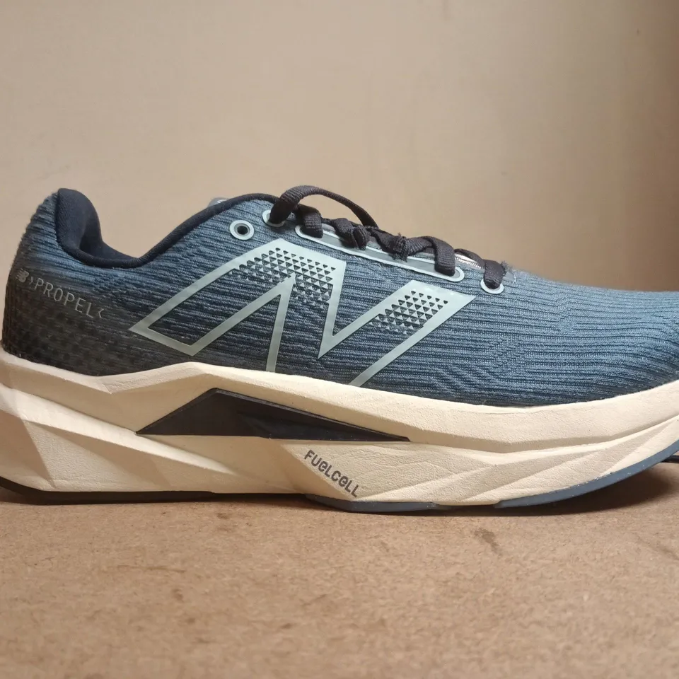 PAIR OF NEW BALANCE FUELCELL TRAINERS IN BLUE SIZE UK 6.5