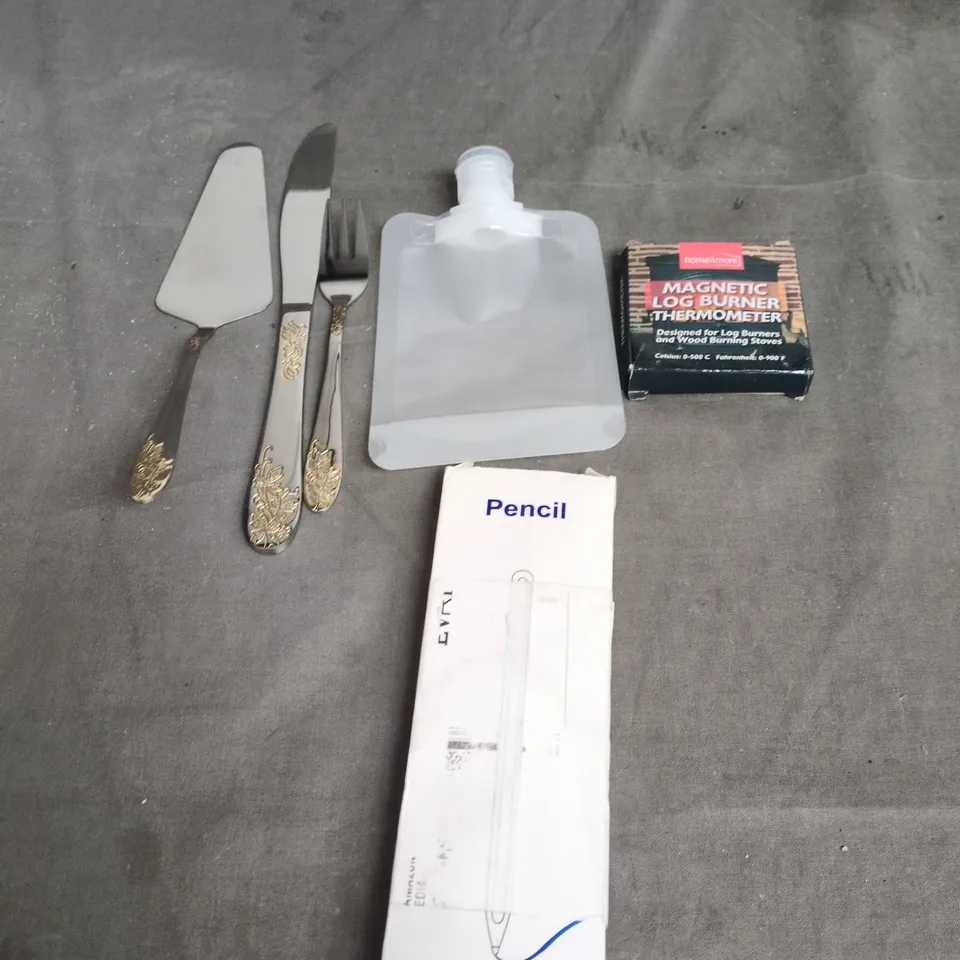 APPROXIMATELY 20 ASSORTED HOUSEHOLD ITEMS TO INCLUDE KITCHEN CUTLERY, STYLUS PENCIL FOR IPAD AND A MAGNETIC LOG BURNER THERMOMETER