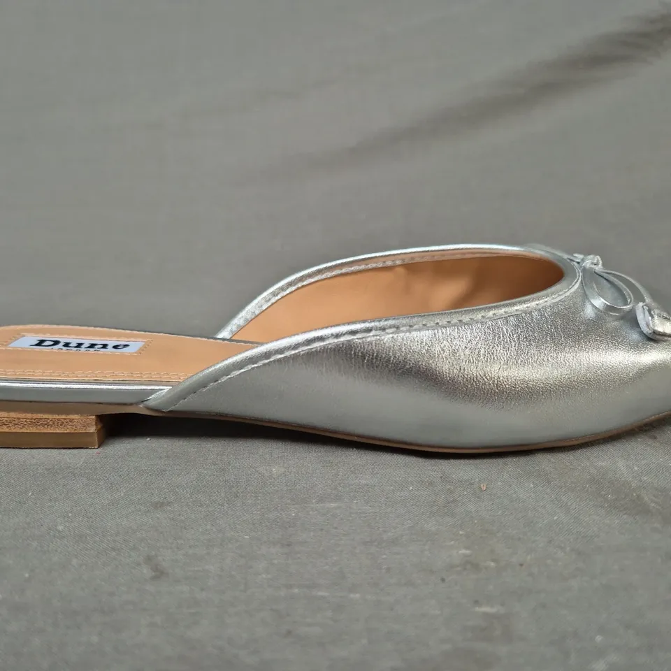 BOXED PAIR OF DUNE LONDON 515 HAYLAS BALLERINA MULES IN SILVER SIZE 7