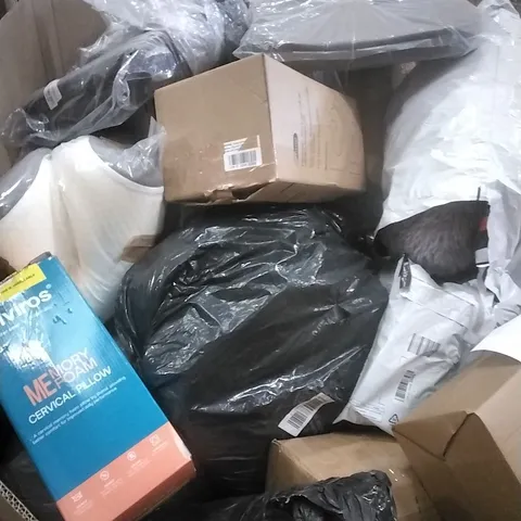 A PALLET CONTAINING A LARGE QUANTITY OF PILLOWS WHICH INCLUDE; MEMORY FOAM, CUSHIONS ETC