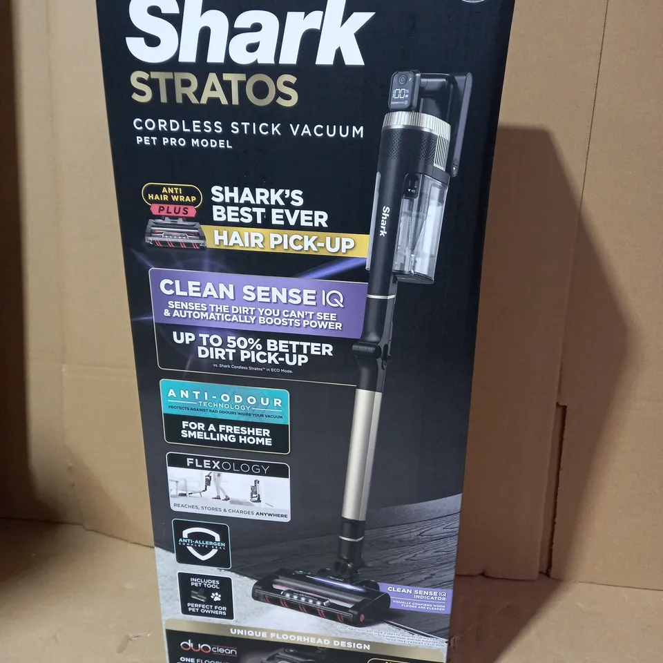 SHARK STRATOS CORDLESS VACUUM W/ANTI HAIR WRAP & CLEAN SENSE IQ IZ400UKT