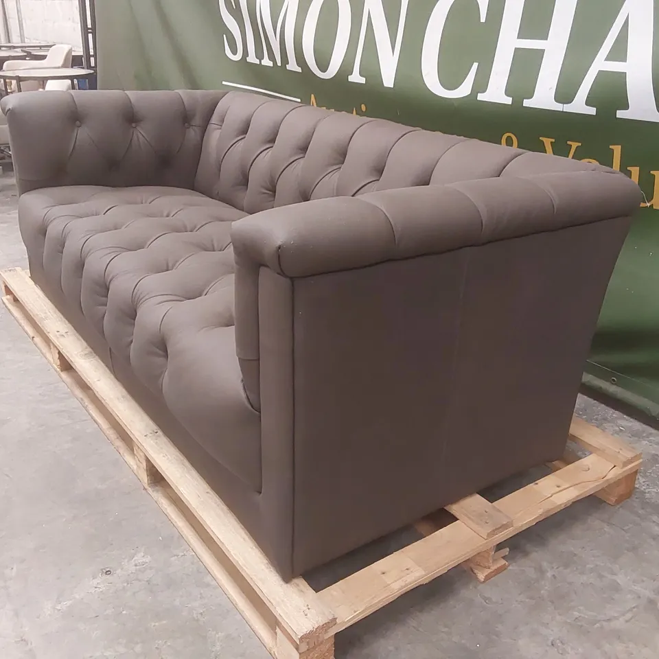 QUALITY DESIGNER FAUX LEATHER UPHOLSTERED 3-SEATER CHESTERFIELD SOFA