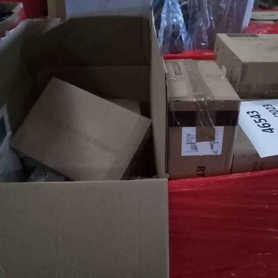 PALLET OF ASSORTED ITEMS INCLUDING TOILET SEAT, PULL UP BAR, STROLLER & CAR SEAT FOOTMUFF, BLACK WIRE BASKET, KIDS BOARD GAME, LED COOPER WIRE LIGHT