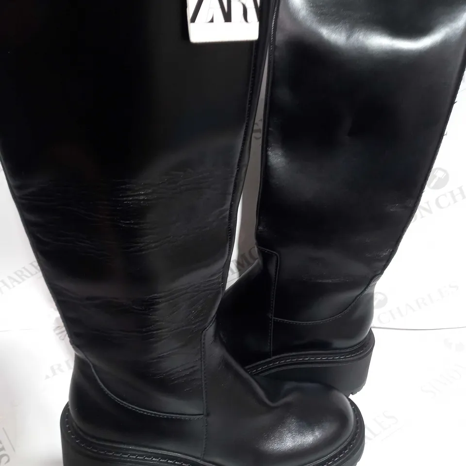 PAIR OF ZARA KNEE HIGH BOOTS IN BLACK SIZE 5