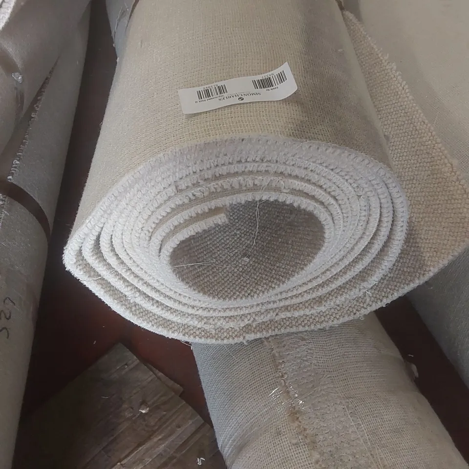 ROLL OF QUALITY BEACHCOMBER PEBBLE CARPET - APPROXIMATELY 5 x 6.6m