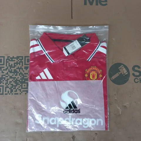 BAGGED ADIDAS MANCHESTER UNITED FOOTBALL JERSEY IN RED SIZE LARGE