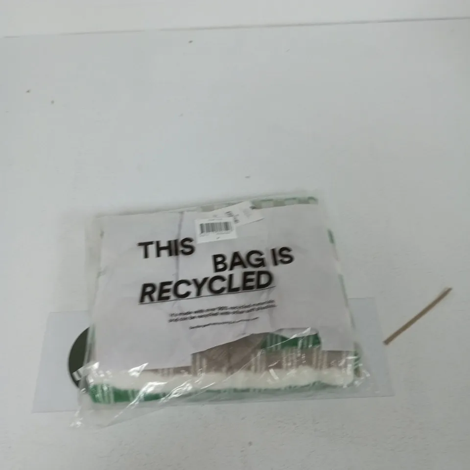 BOX OF APPROXIMATELY 15 ASSORTED CLOTHING ITEMS TO INCLUDE: VINTAGE KNIT VEST