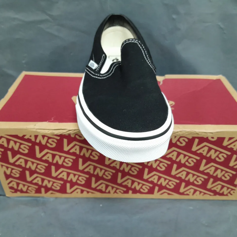 BOXED PAIR OF VANS CLASSIC SLIP-ON SHOES IN BLACK/WHITE UK SIZE 5.5