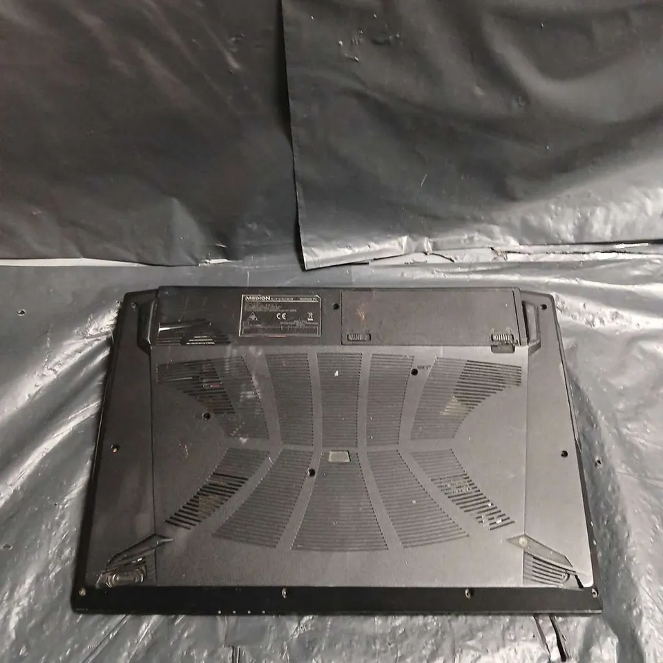 MEDION ERAZER NOTEBOOK-PC P15609 (DAMAGED)