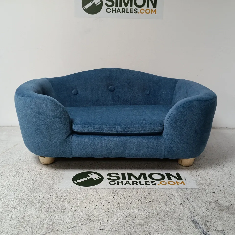 UPHOLSTERED ELEVATED PET SOFA BED IN BLUE