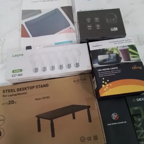 BOX CONTAINING LARGE AMOUNT OF BOXED ELECTRICAL ITEMS TO INCLUDE: LIGHT BULBS, PHONE SCREEN PROTECTION COVERS, CHARGERS, STEEL DESKTOP STANDS ETC.